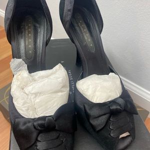 Dressy black, suede heel. Size 6. Great condition